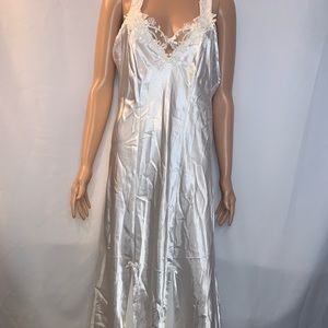 Linea Donatella bridal/honeymoon gown, Ivory silk look w/ embellished flower XL